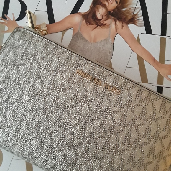 Michael Kors Double Zip Wristlet/Wallet - Picture 6 of 7